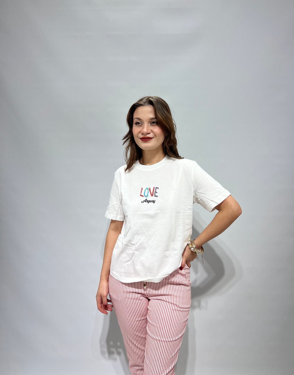 Beyaz Love Yazılı Tişört