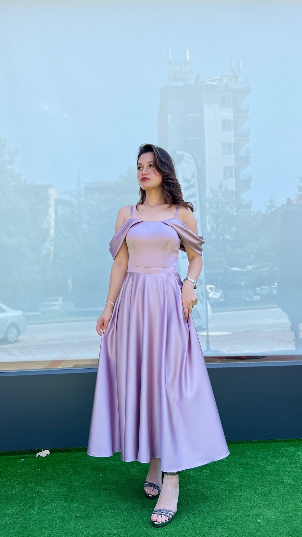 Lila Saten Maxi Boy Kısa Abiye