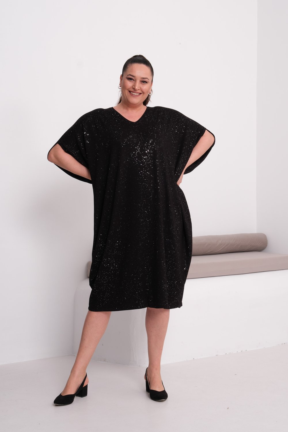 3220 Kendinden Simli Oversize Siyah Elbise