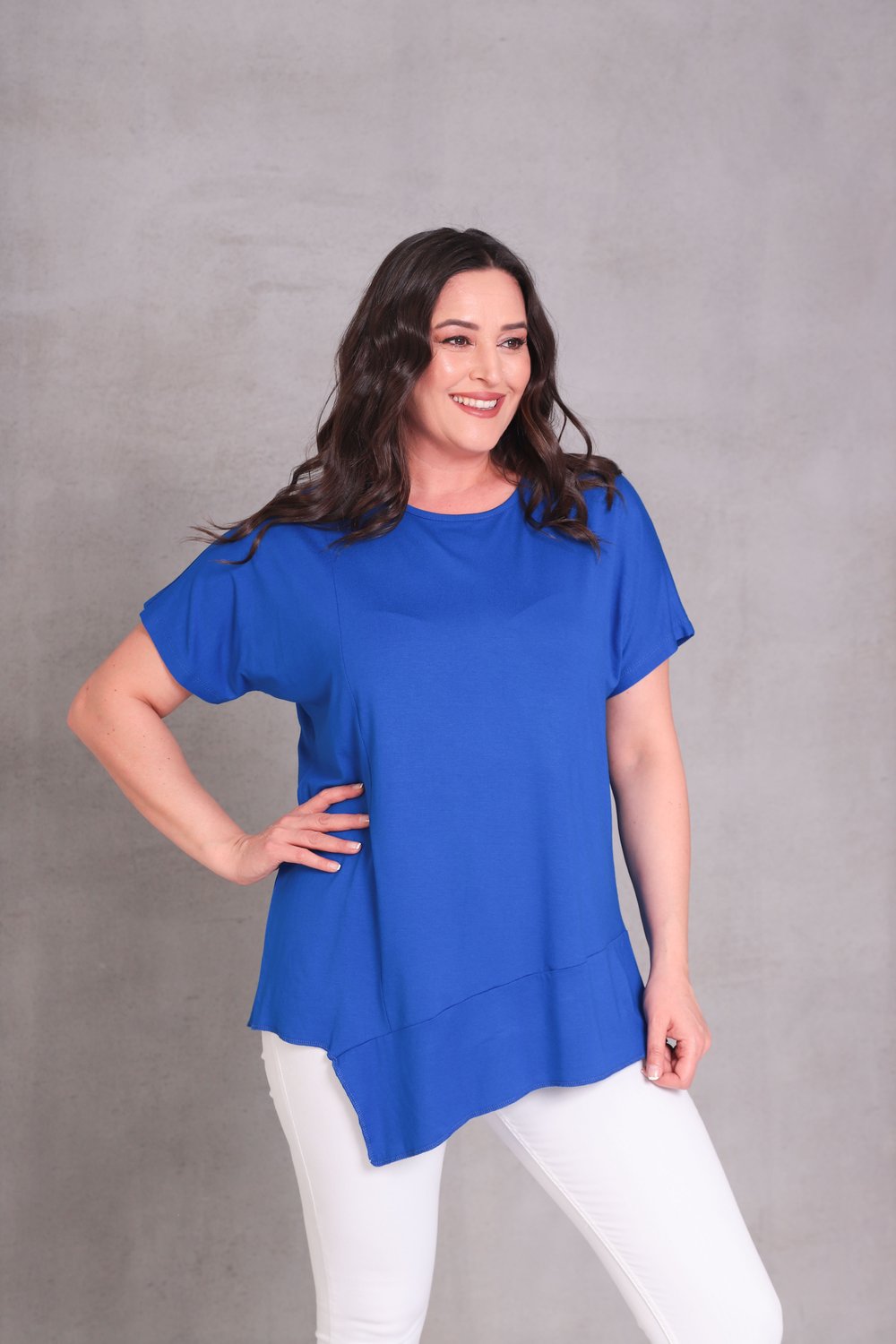 2101 Asimetrik Kesim Basic T-shirt