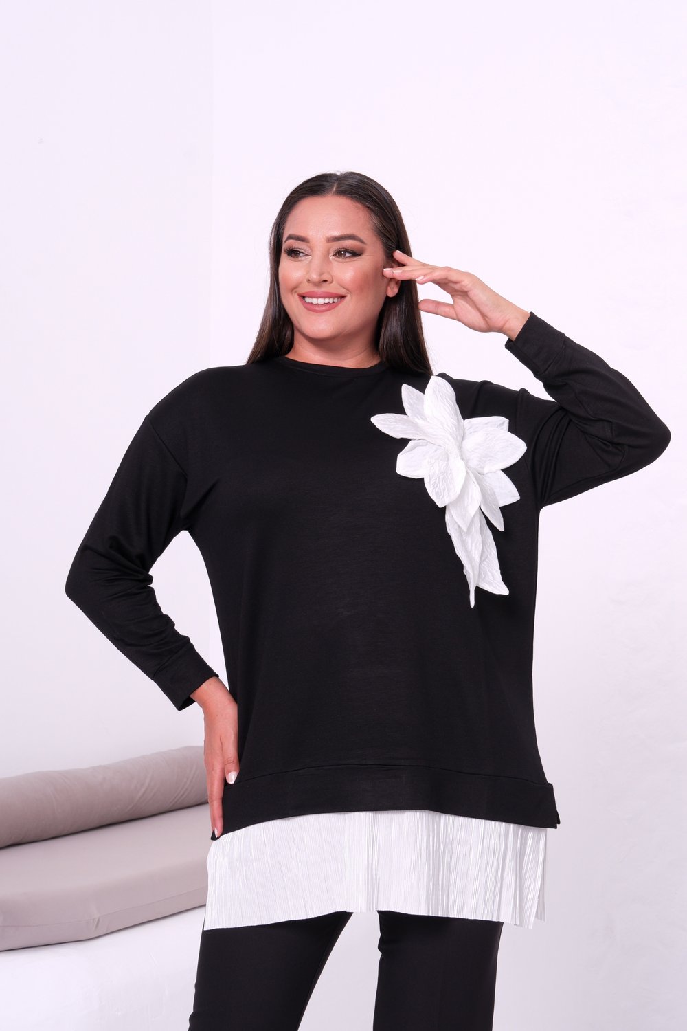 4123 Beyaz Çiçekli Siyah Tunik