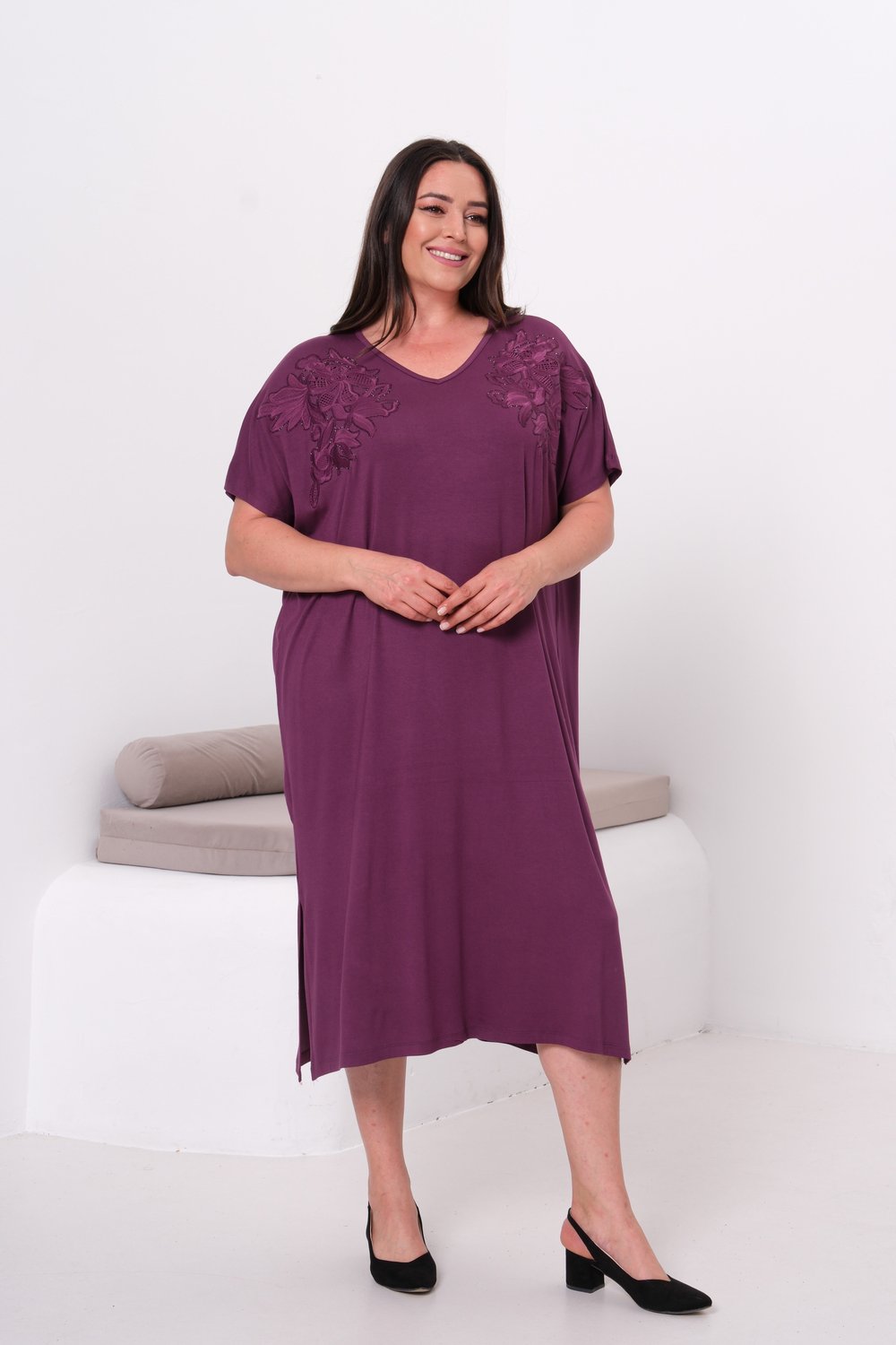 2561 Omzu Nakışlı Oversize Mor Elbise