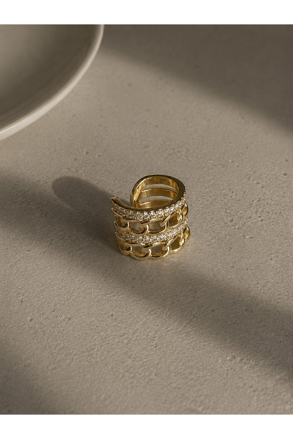 DéMila Premium Aurelia Altın Renk Taşlı Zincir Detaylı Kıkırdak Küpe Earcuff