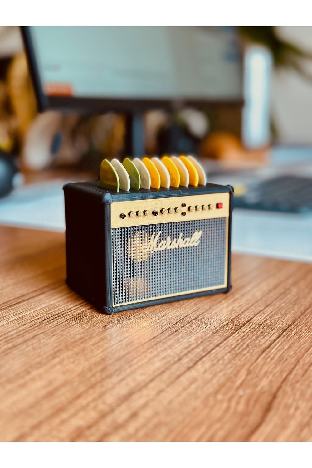 Işıklı MRSHLL Gitar Pena Tutucu