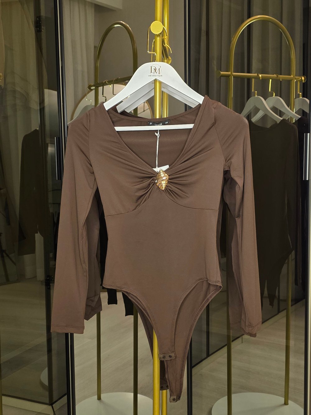 TOKA DETAYLI KAHVE BODYSUIT