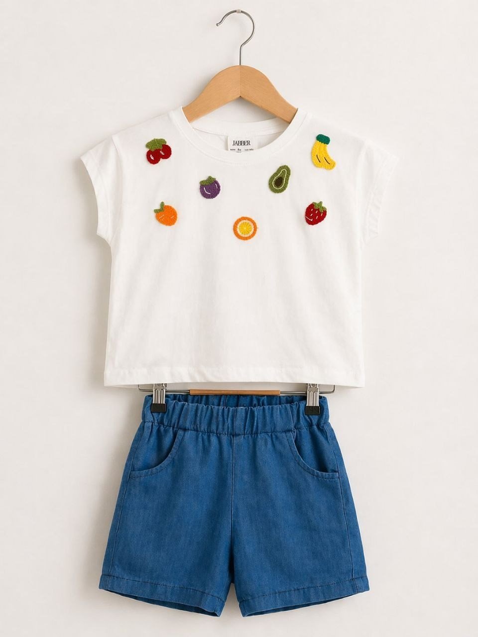 PONKİ ÇİÇEK İŞLEMELİ T-SHIRT VE KOT ŞORTLU TAKIM