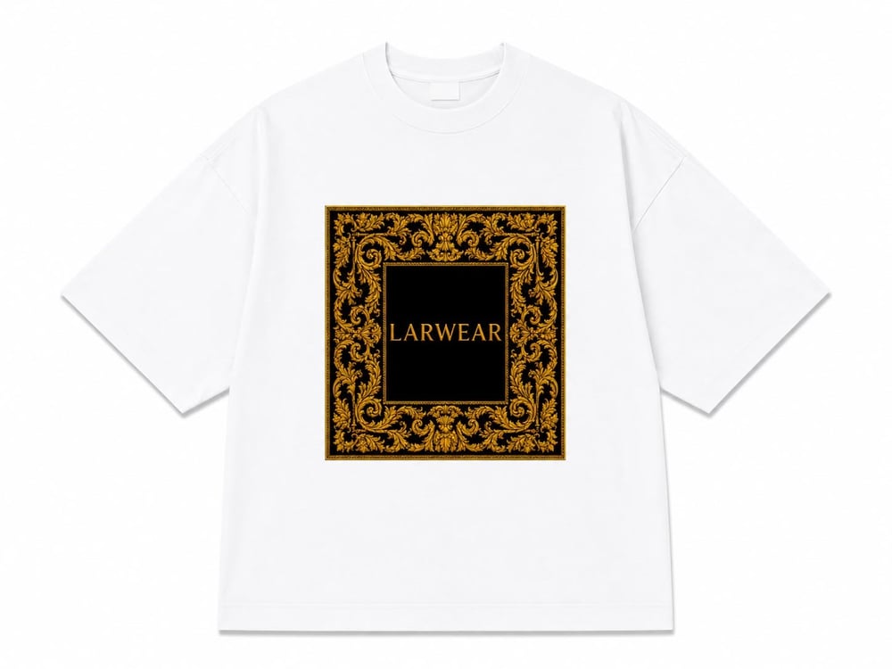 Larwear Barok Çerçeve Baskılı Oversize Tişört - Beyaz