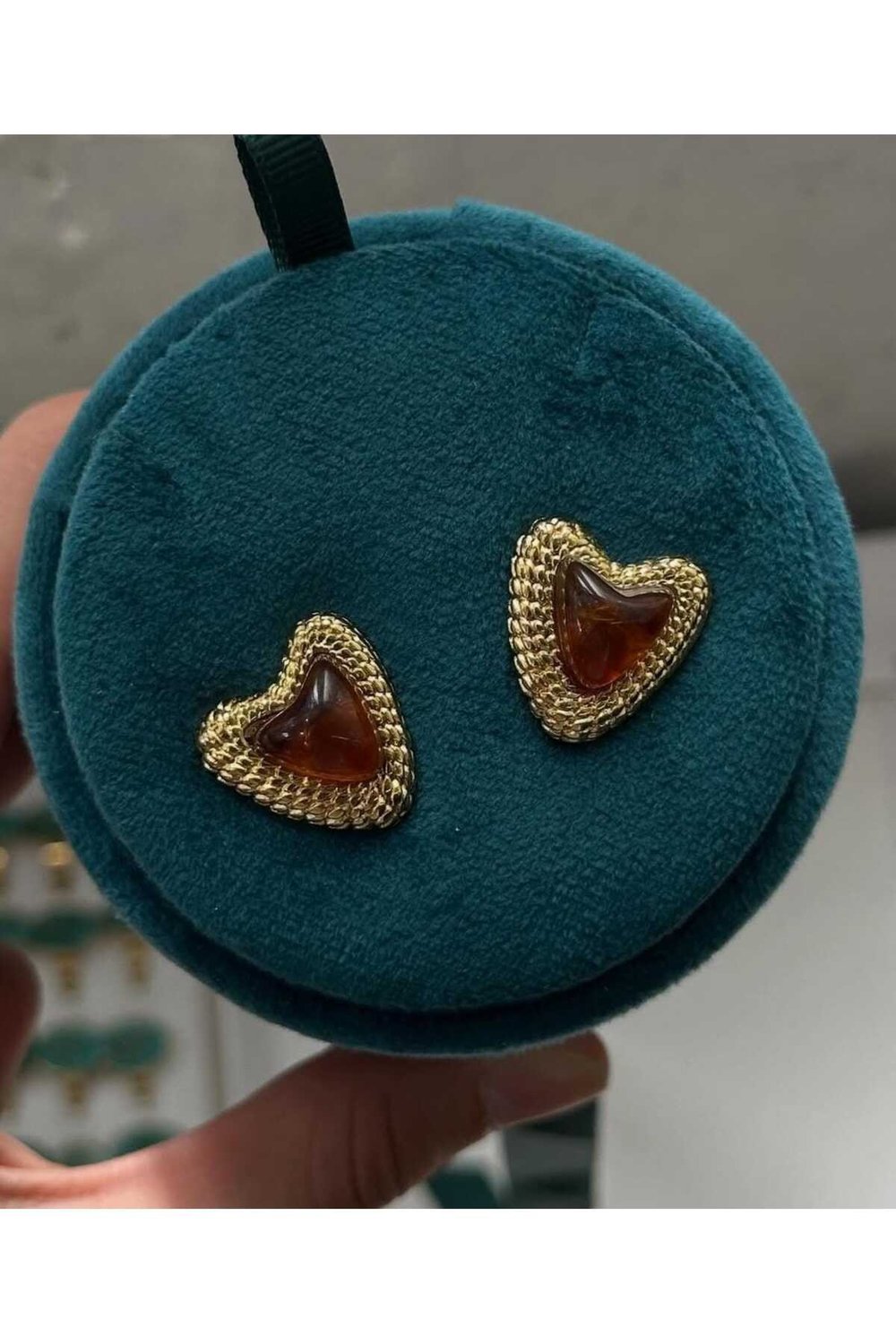 Çelik kahverengi taş gold küpe