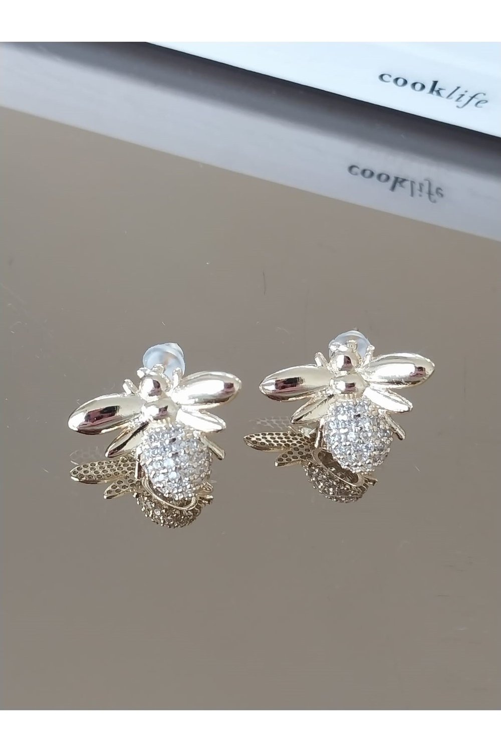 Gold arı küpe