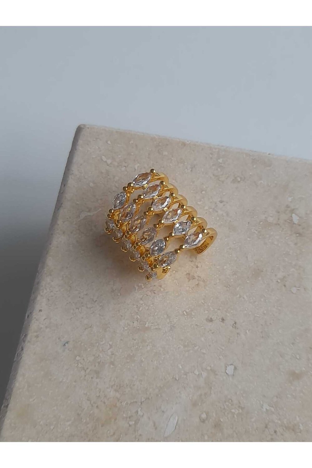 Gold taş detay earcuff