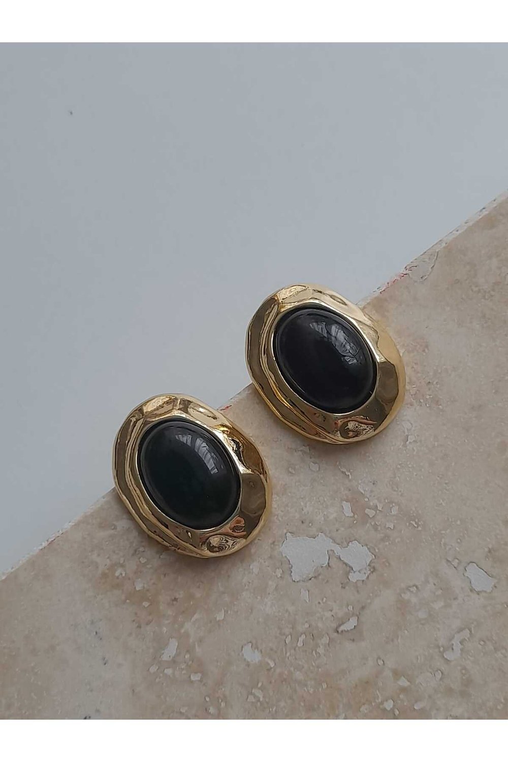 Siyah Gold Detaylı Vintage Küpe