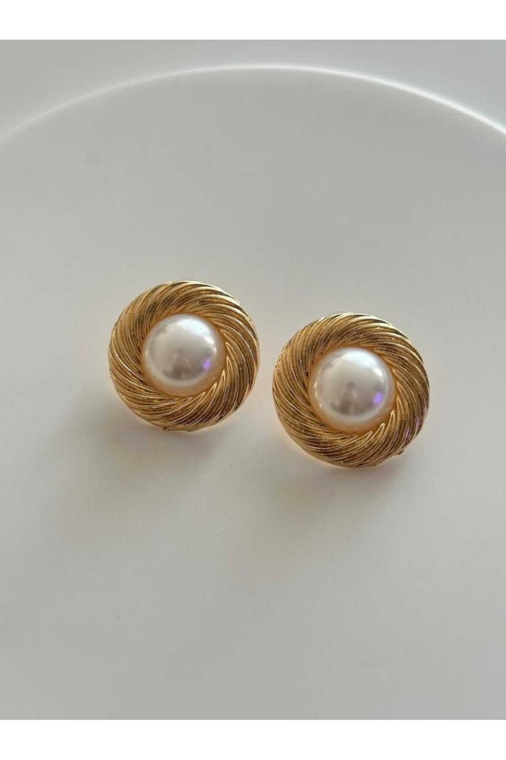 Vintage görünümlü gold küpe