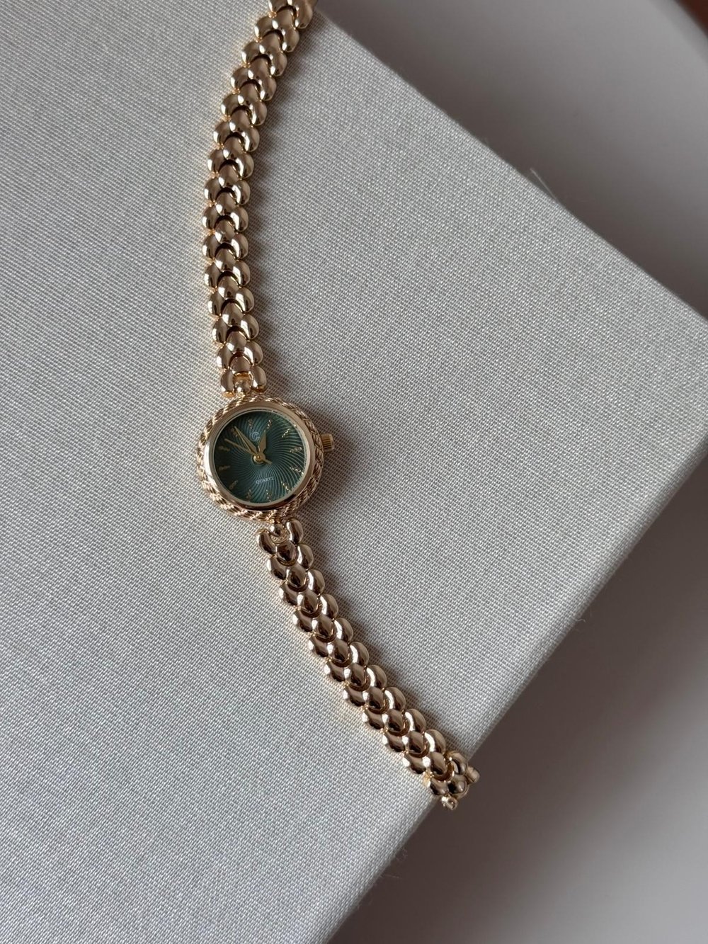 Floras Minimal Saat
