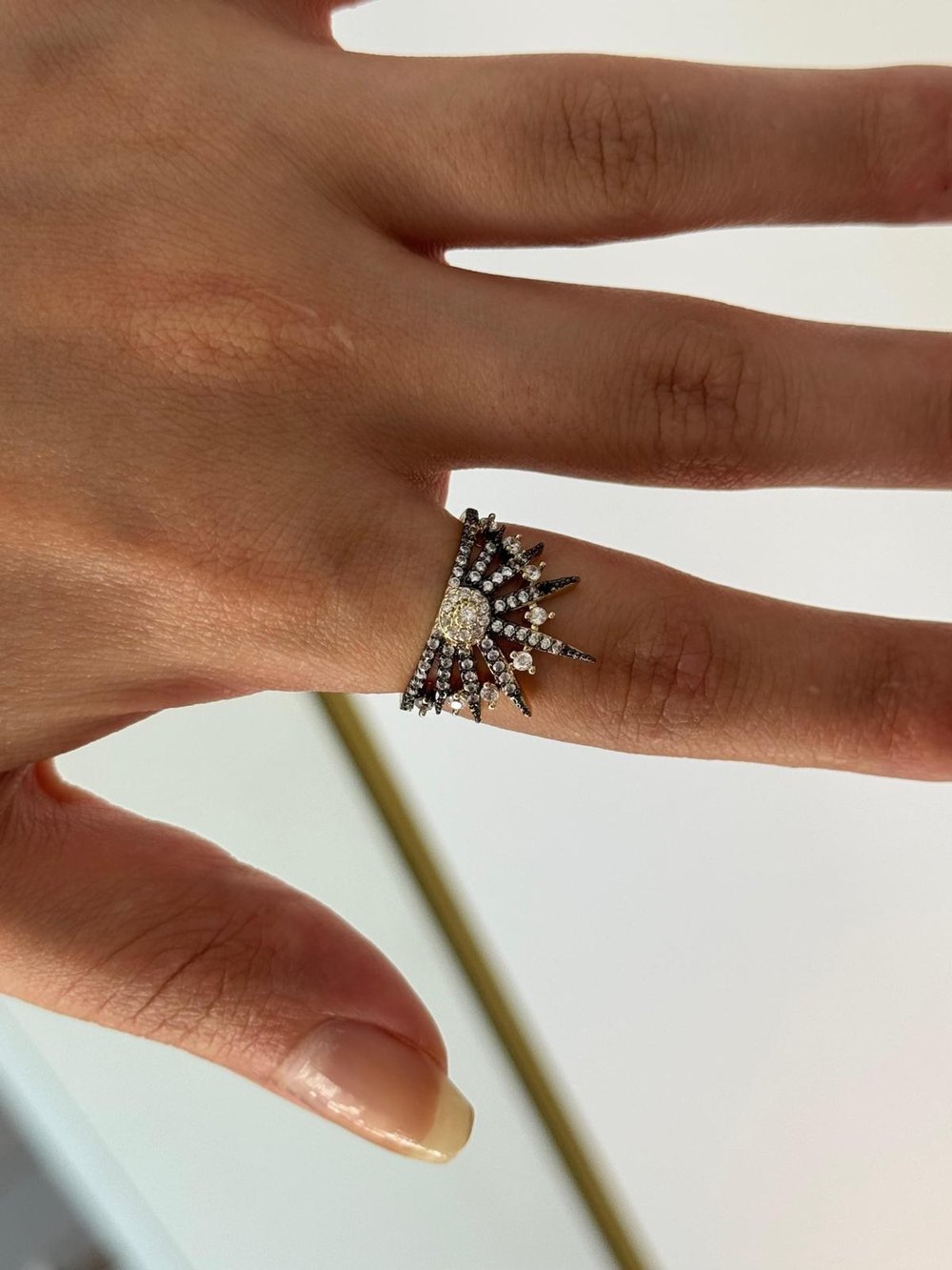 Özel Seri Taşlı Taç Yüzük