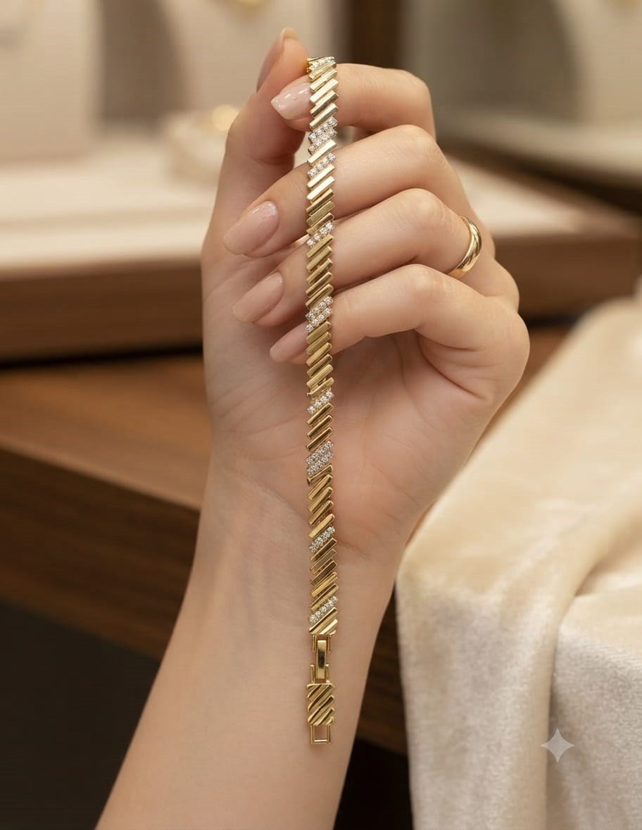 MADAME BELLA KALİTESİ,14 K ALTIN KAPLAMA,MODELİ VE İŞÇİLİGİ İLE ZARİF ,ŞIK.VE ESTETİK MODERN ÇELİK BİR BİLEKLİK XUPİNG