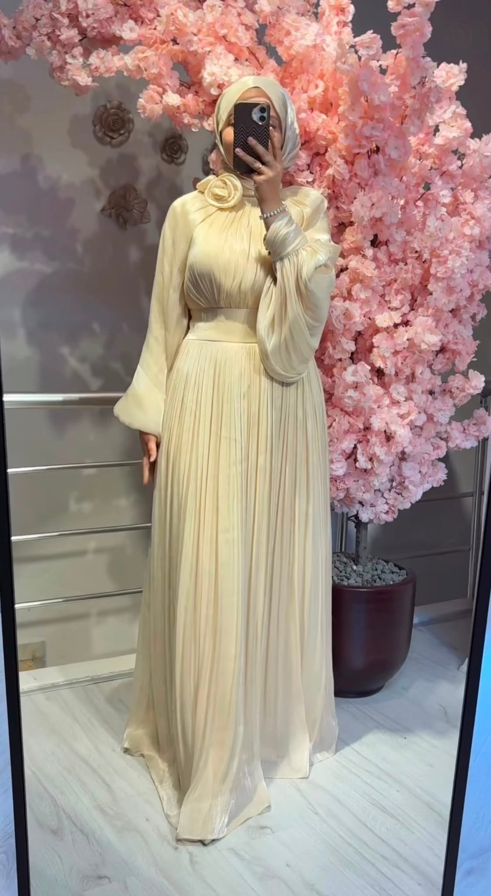 FERİHA SARIOĞLU-GÜL DETAYLI TÜLLÜ BEJ ABİYE