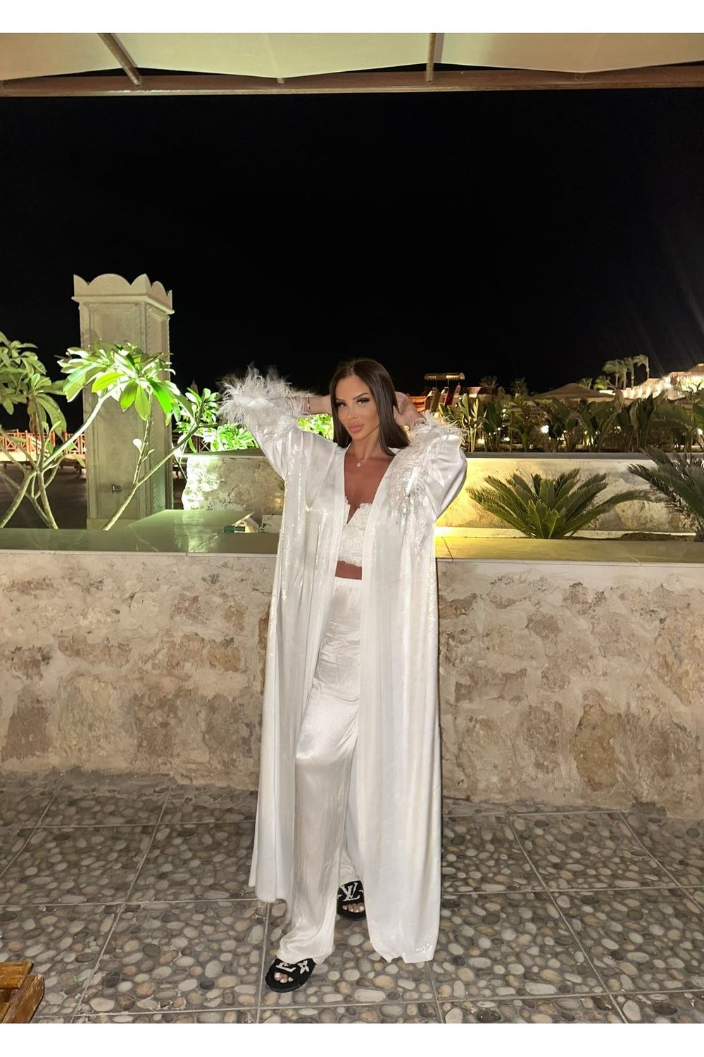 beyaz Payetli kolları tüylü kaftan