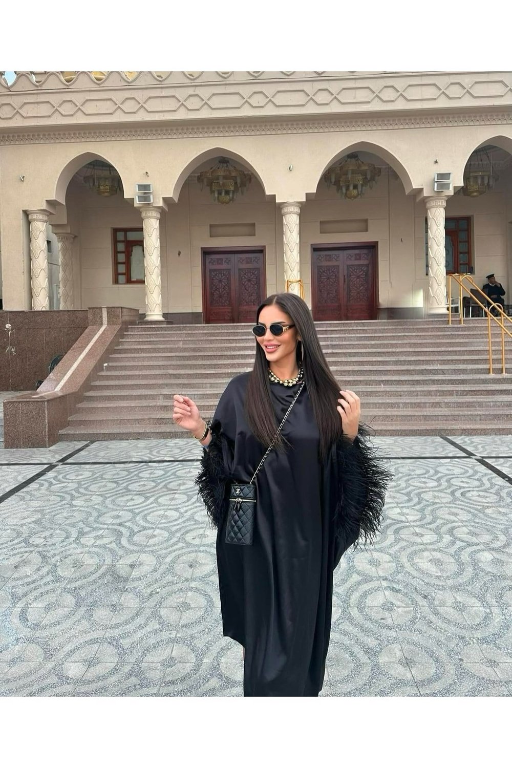 siyah saten kolları tüylü abaya