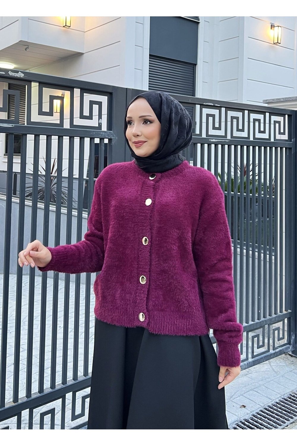 Yumuşak Dokulu Gümüş Düğme Detaylı Hırka
