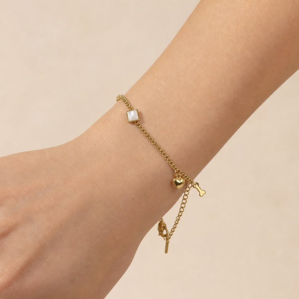 Fashion 14K Altın Kaplama Sedef Kare, Kalp ve Kemik Charm Detaylı Bileklik
