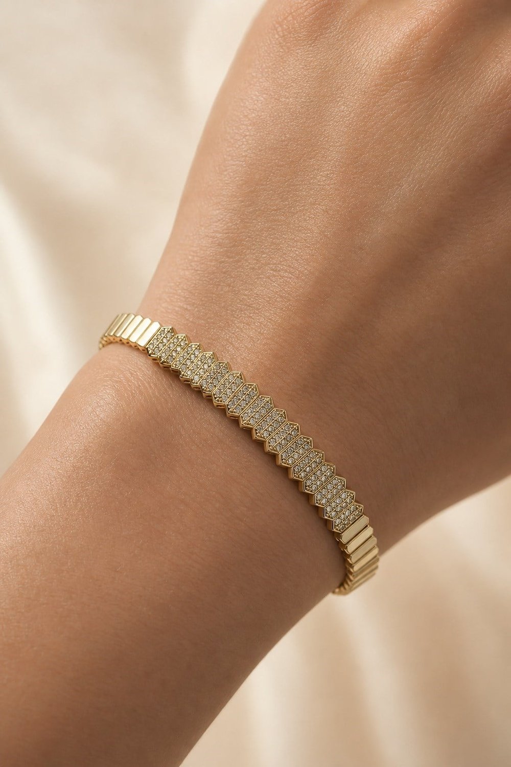Fashion Geometrik Taşlı Şerit Detaylı Gold Renk Kadın Bileklik