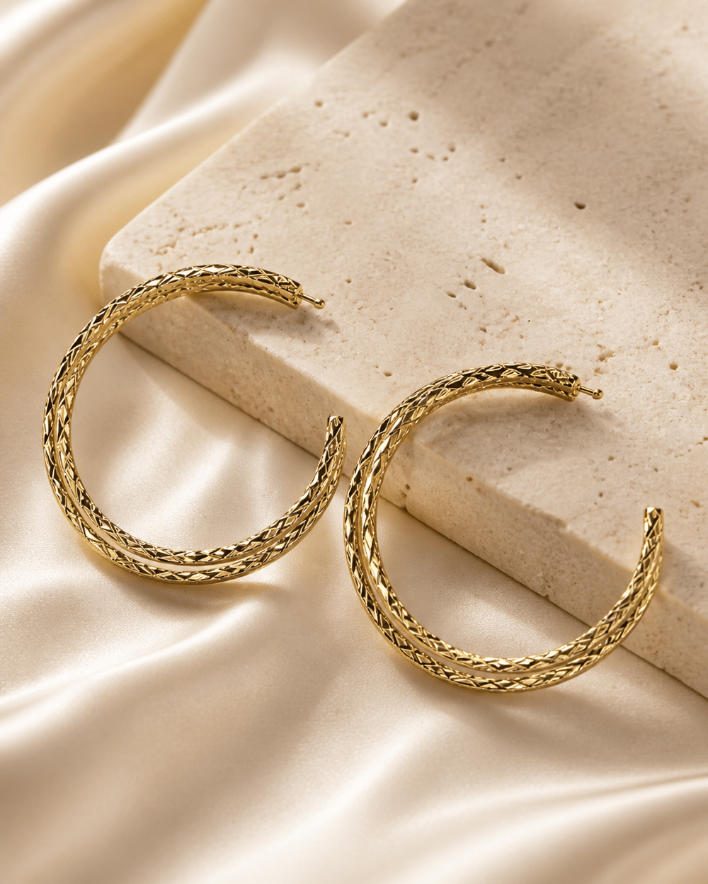 Luxury Çift Sıra Kesim Desenli Büyük Halka Küpe – Gold