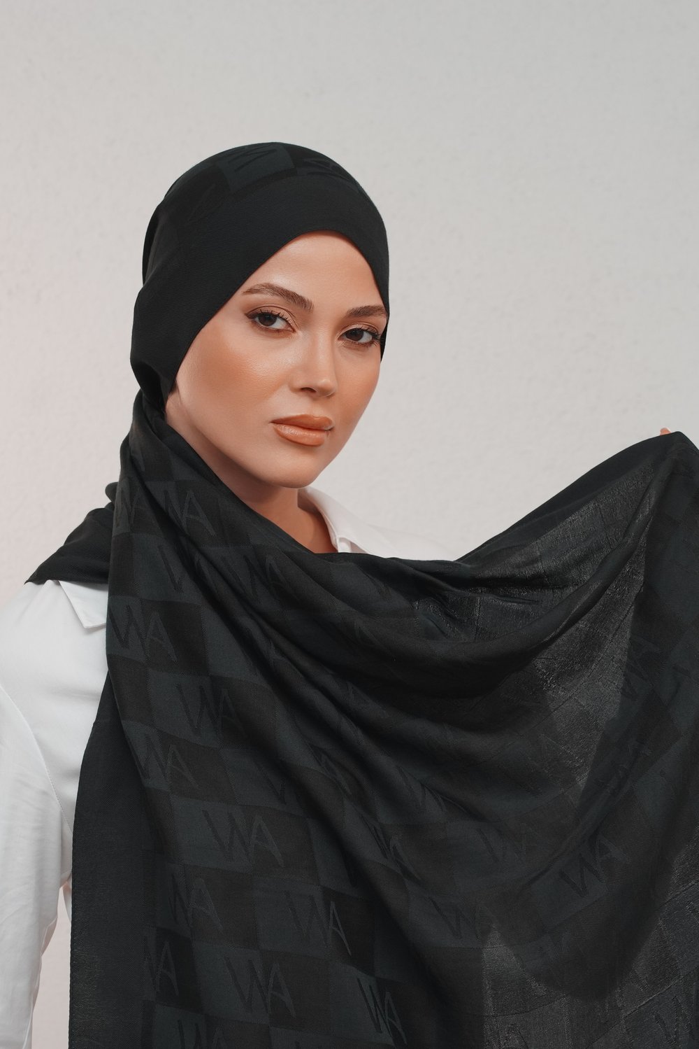Nawa Dama Desenli Siyah Pamuk Asetat Şal
