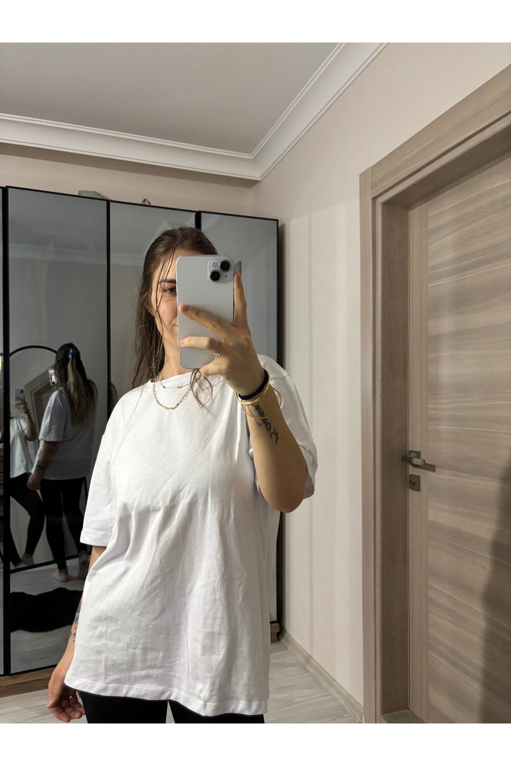 Beyaz Sıfır Yaka Oversize Basic Tişört