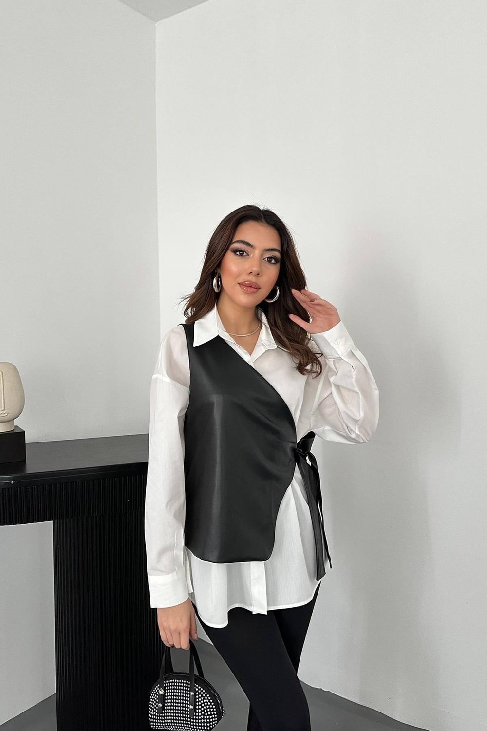 Beyaz Yandan Bağlamalı Yelek Gömlek