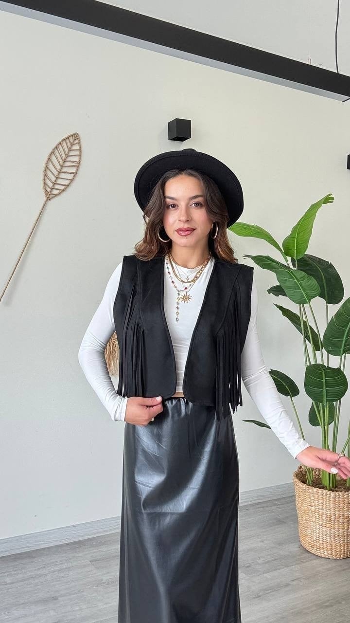 Püskül Detaylı Modern Yelek – Güçlü Ve Özgür Stil-Siyah