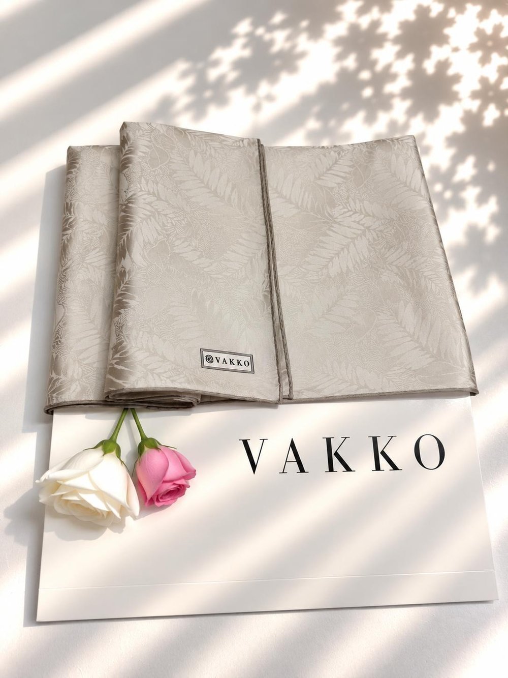 Vakko %100 Saf İpek Jakarlı Yaprak Desenli Eşarp | Lüks ve Zarif İpek Eşarp