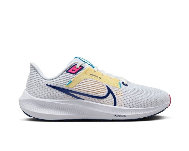 NIKE W AIR ZOOM PEGASUS 40 Kadın Koşu Ayakkabısı DV3854-105 Beyaz