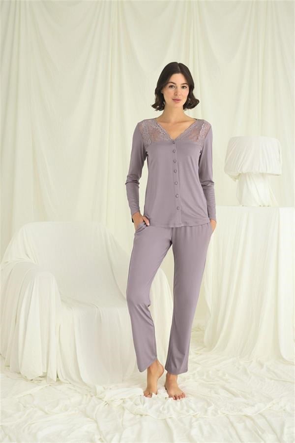 Yakası Kolu ve Omzu Dantelli Boydan Düğmeli Pijama Takımı