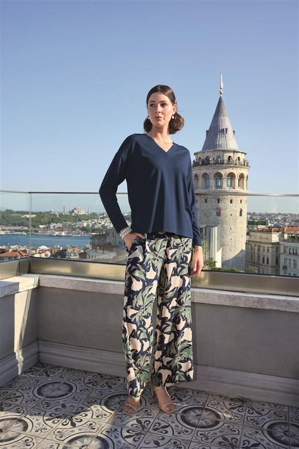 Yaprak Desenli Uzun Kollu V Yaka Pijama Takımı