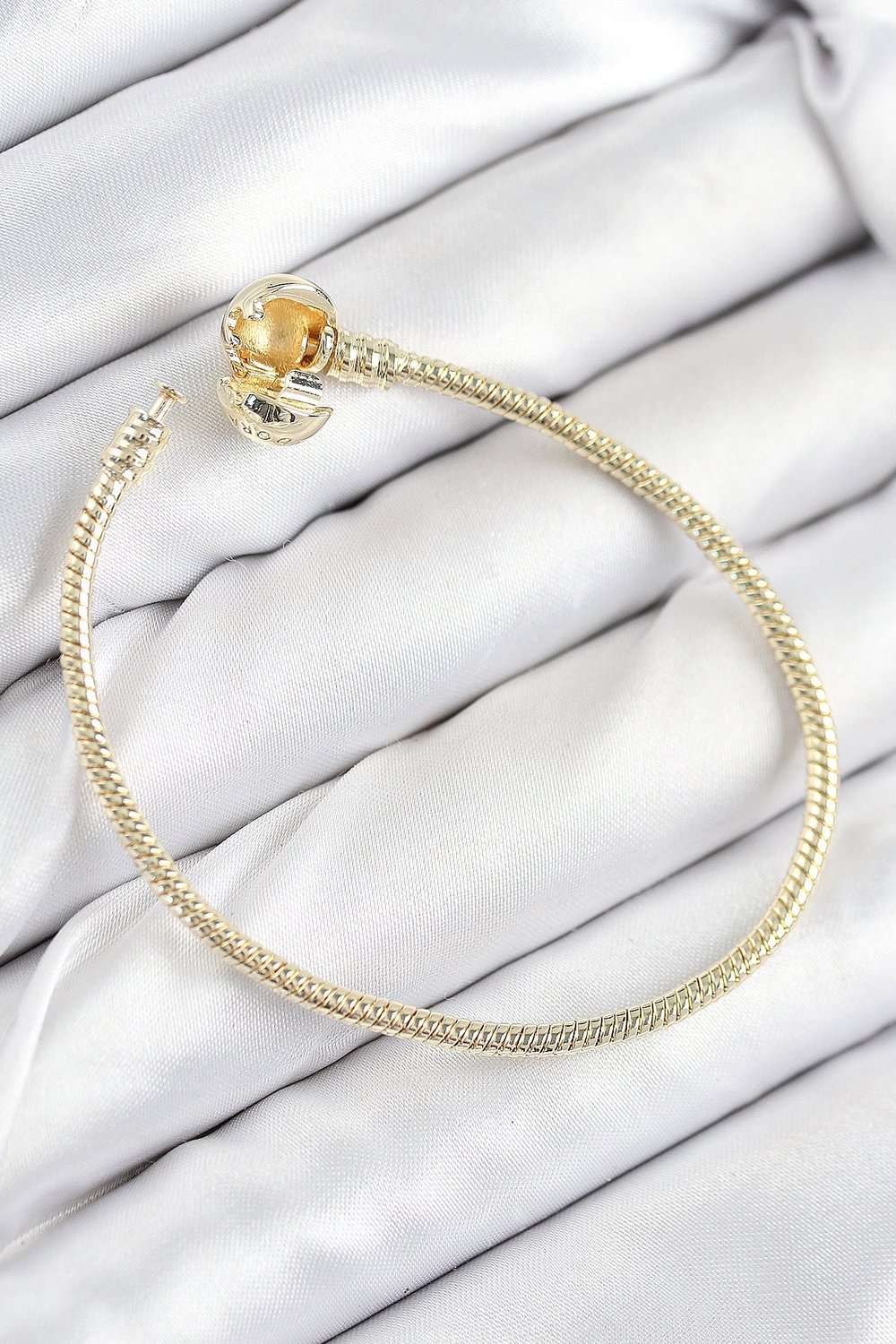 Pirinç Charm Topcuk Model Gold Renk Kadın Bileklik