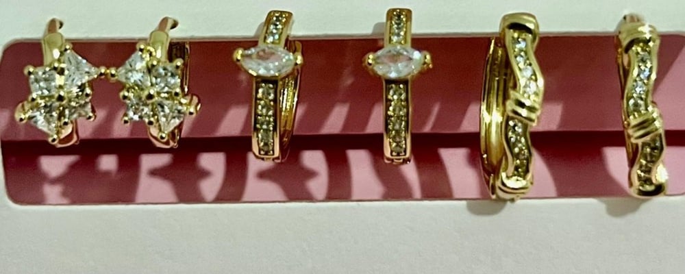 Çiçek ve Mekik Taşlı Üç Çift Halka Küpe Seti