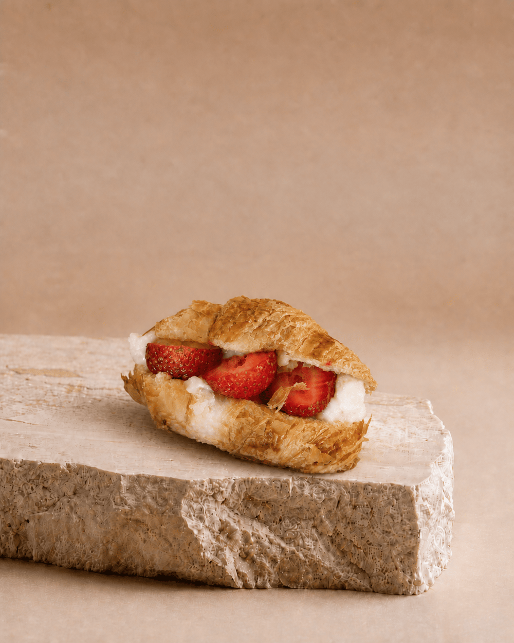 Çilekli Kruvasan Bite
