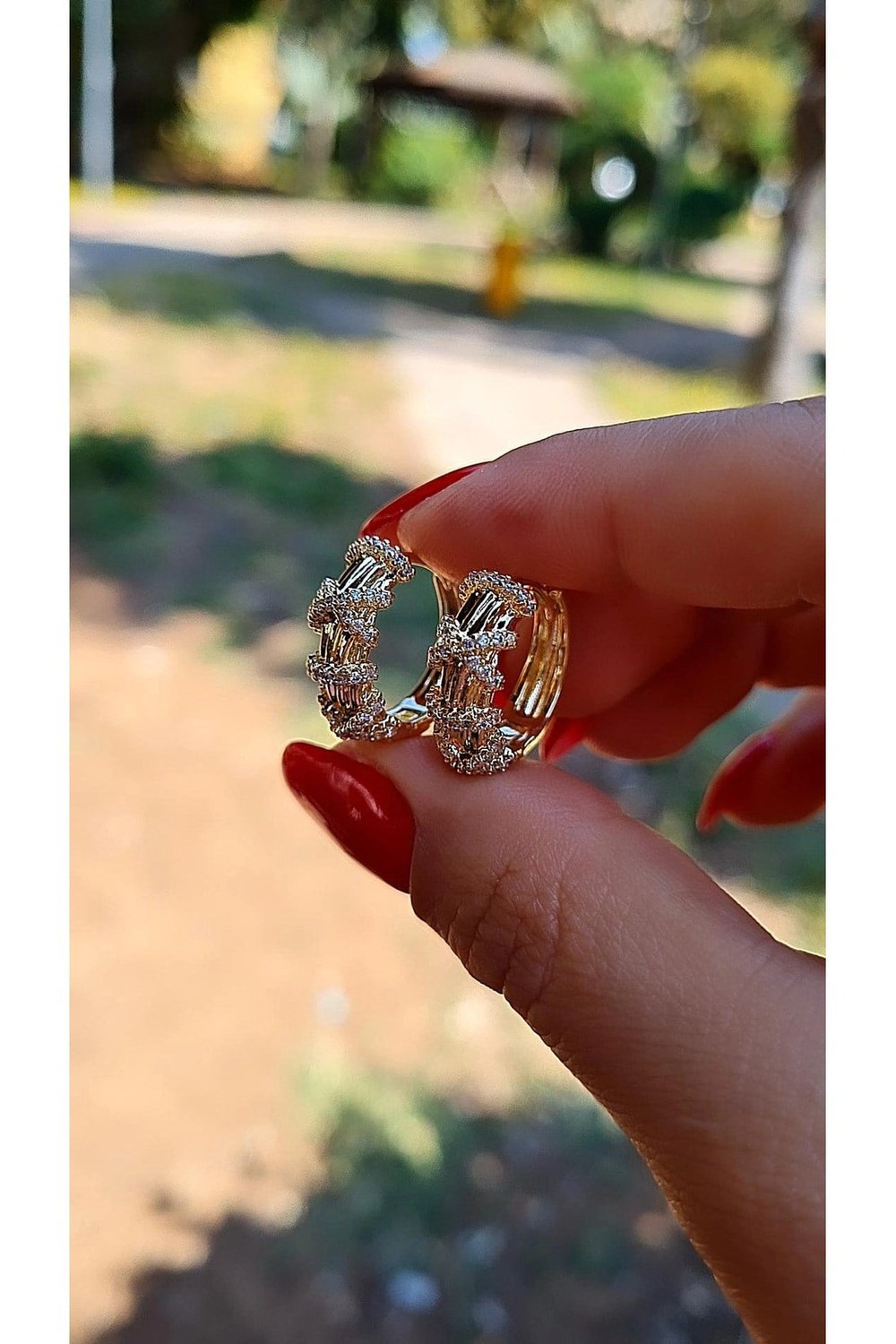 14K Altın Rengi Baget Taş Detaylı Halka Küpe