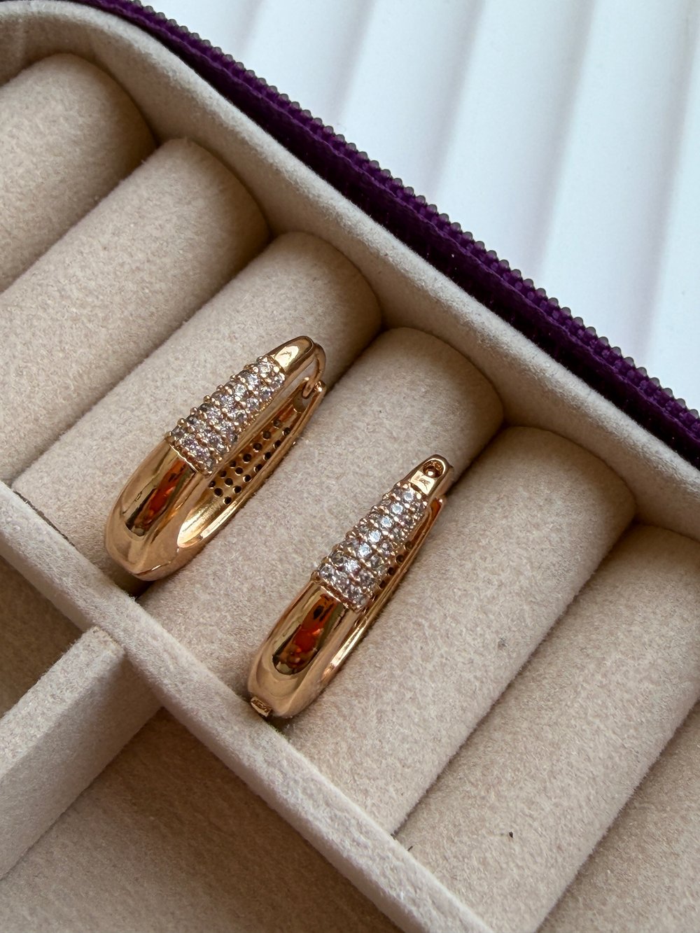 Gold Taş Detaylı Oval Halka Küpe