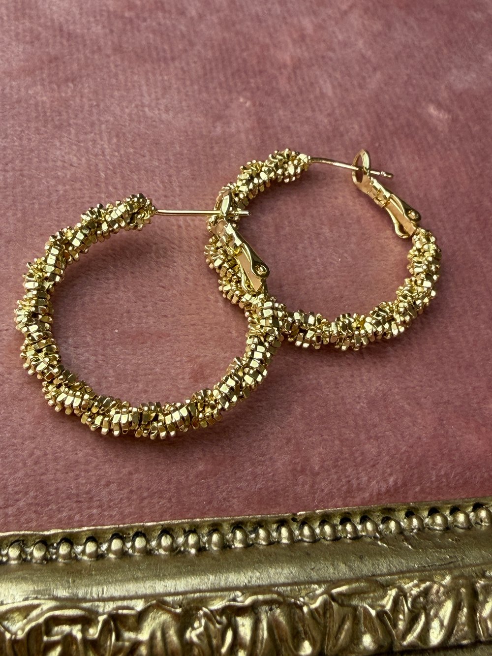 Gold Renk Dokulu Halka Küpe