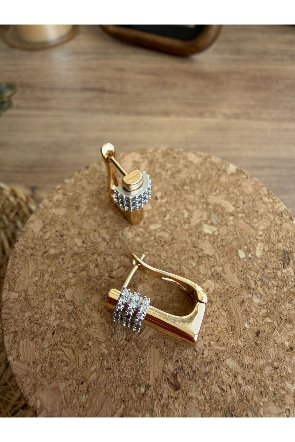 Gold Geometrik Halka Küpe | Zirkon Taş Detaylı Modern Kadın Küpe