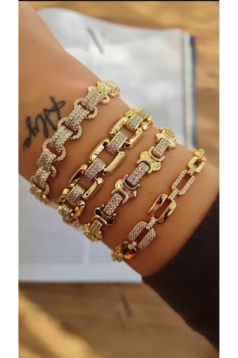 14 K Altın Rengi Kuyumcu Model Zirkon Detaylı Gold Kadın Çelik Bileklik