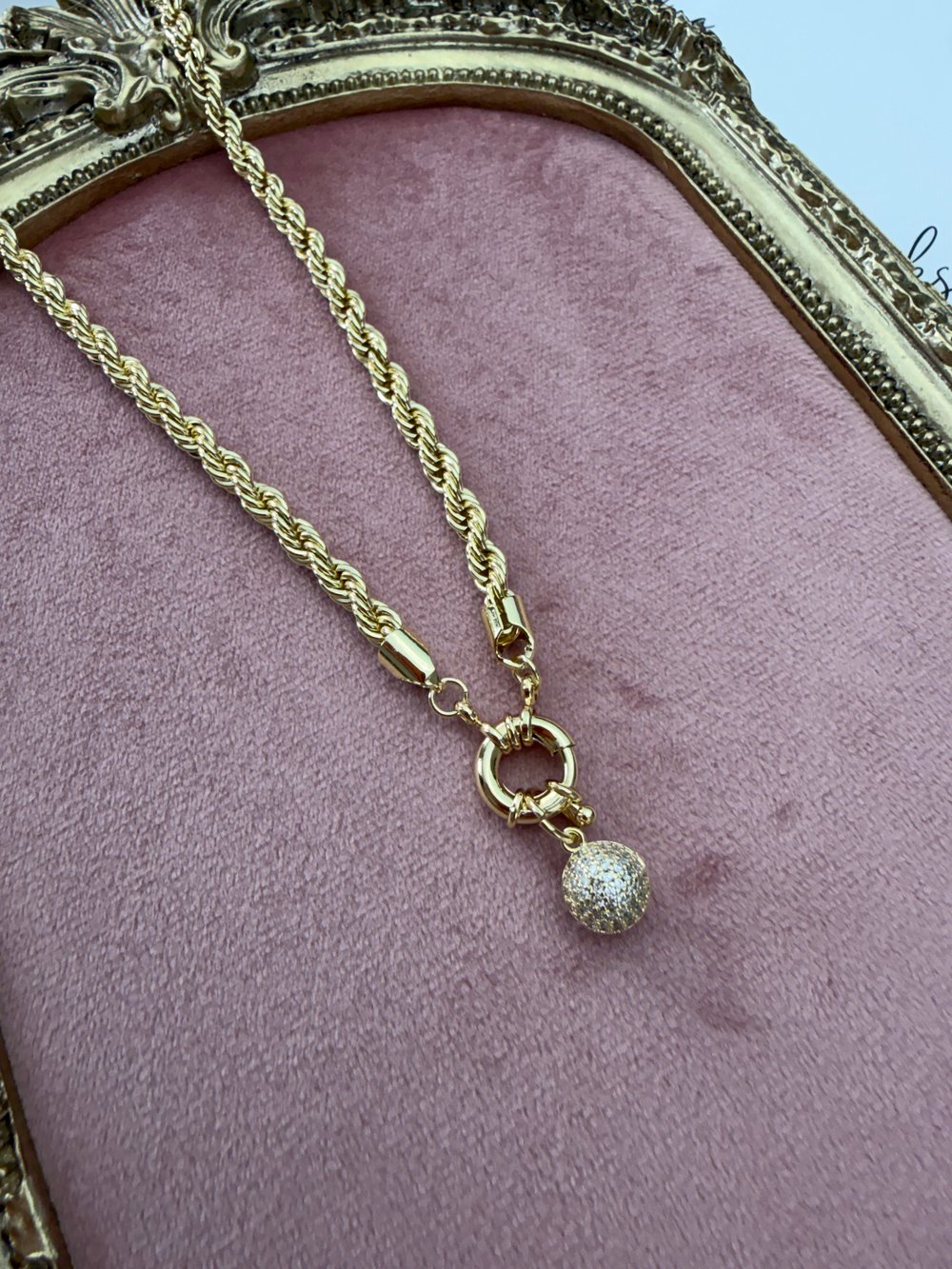 Kuyumcu İşçiliği Burgu Zincirli Zirkon Taşlı Top Detaylı Gold Kolye
