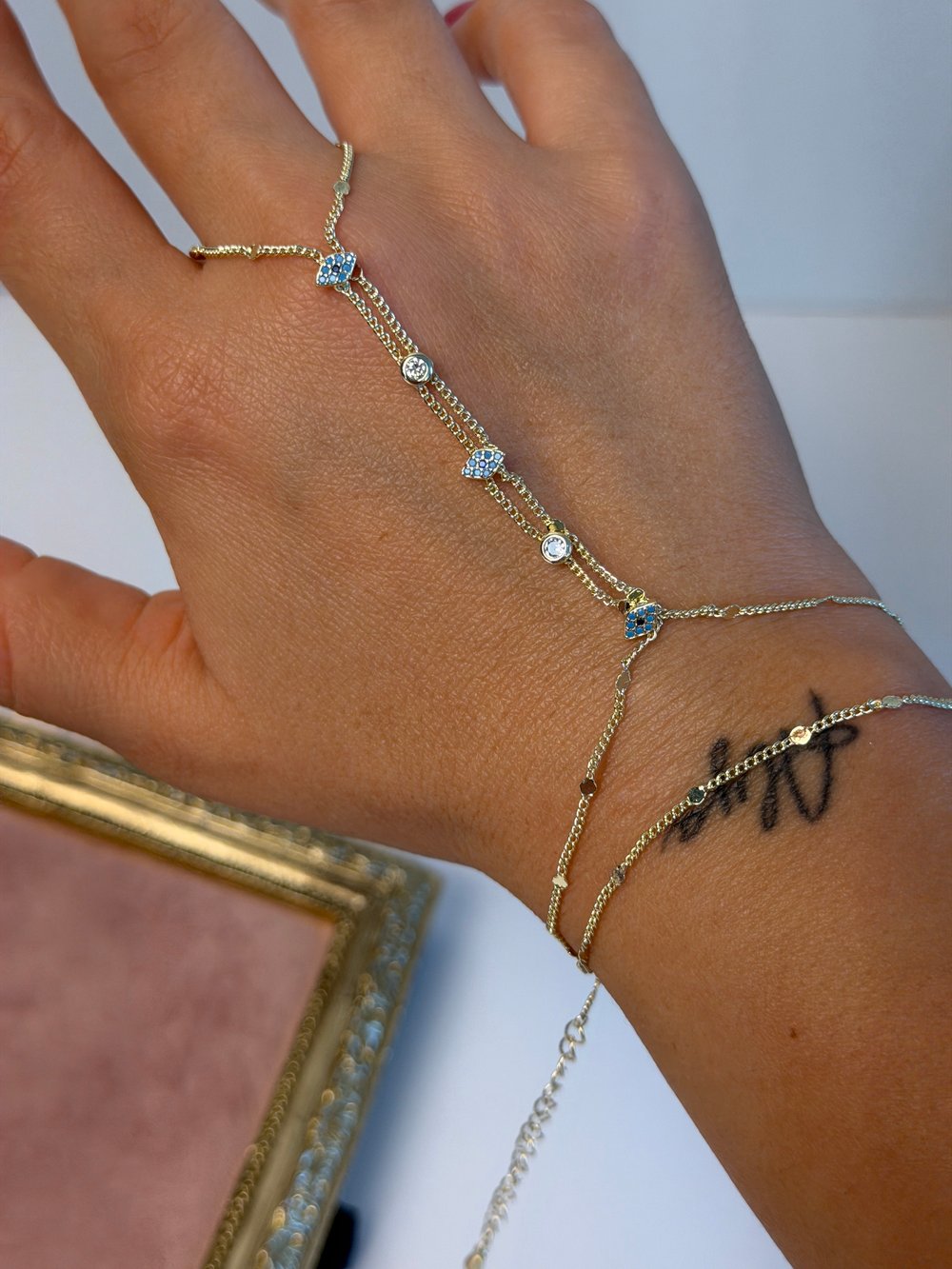 14K Altın Renginde Geometrik Kilit Detaylı Zincir Kolye