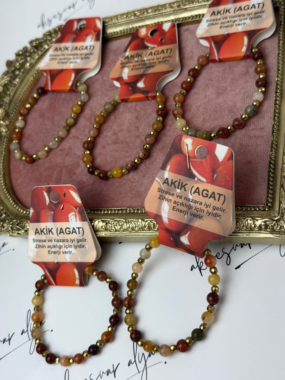 Doğal Taş Akik Bileklik Gold Detaylı Boncuklu Şık Tasarım