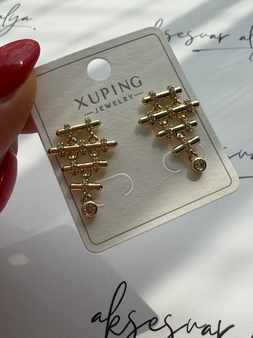 XUPING Gold Taş Detaylı Katmanlı Modern Küpe