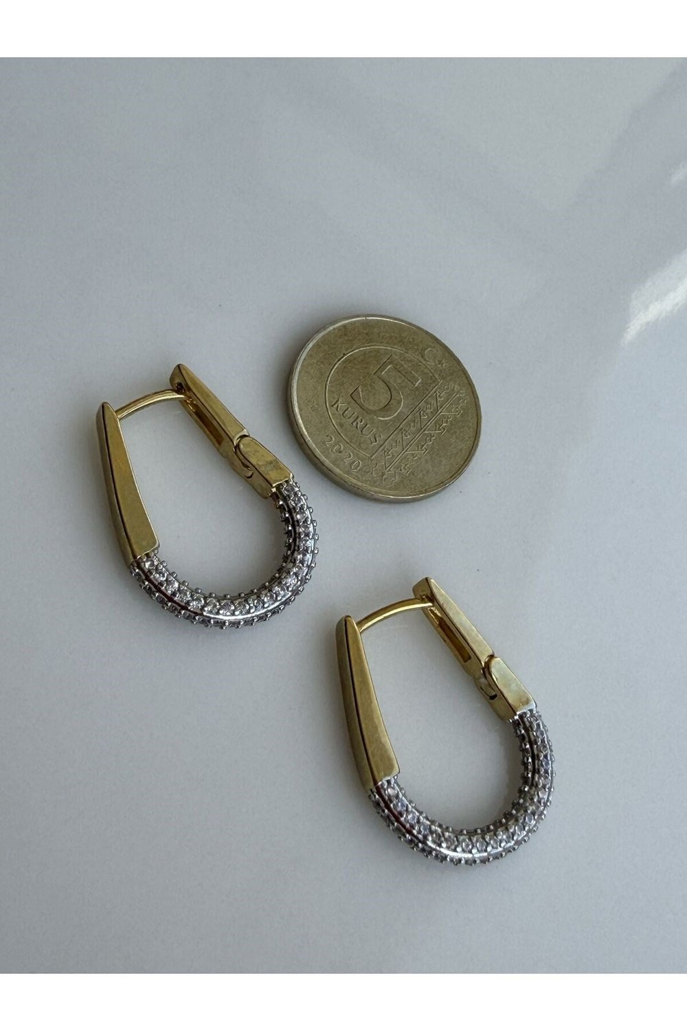 Gold U Form Zirkon Taşlı Halka Küpe | Modern Kadın Küpe