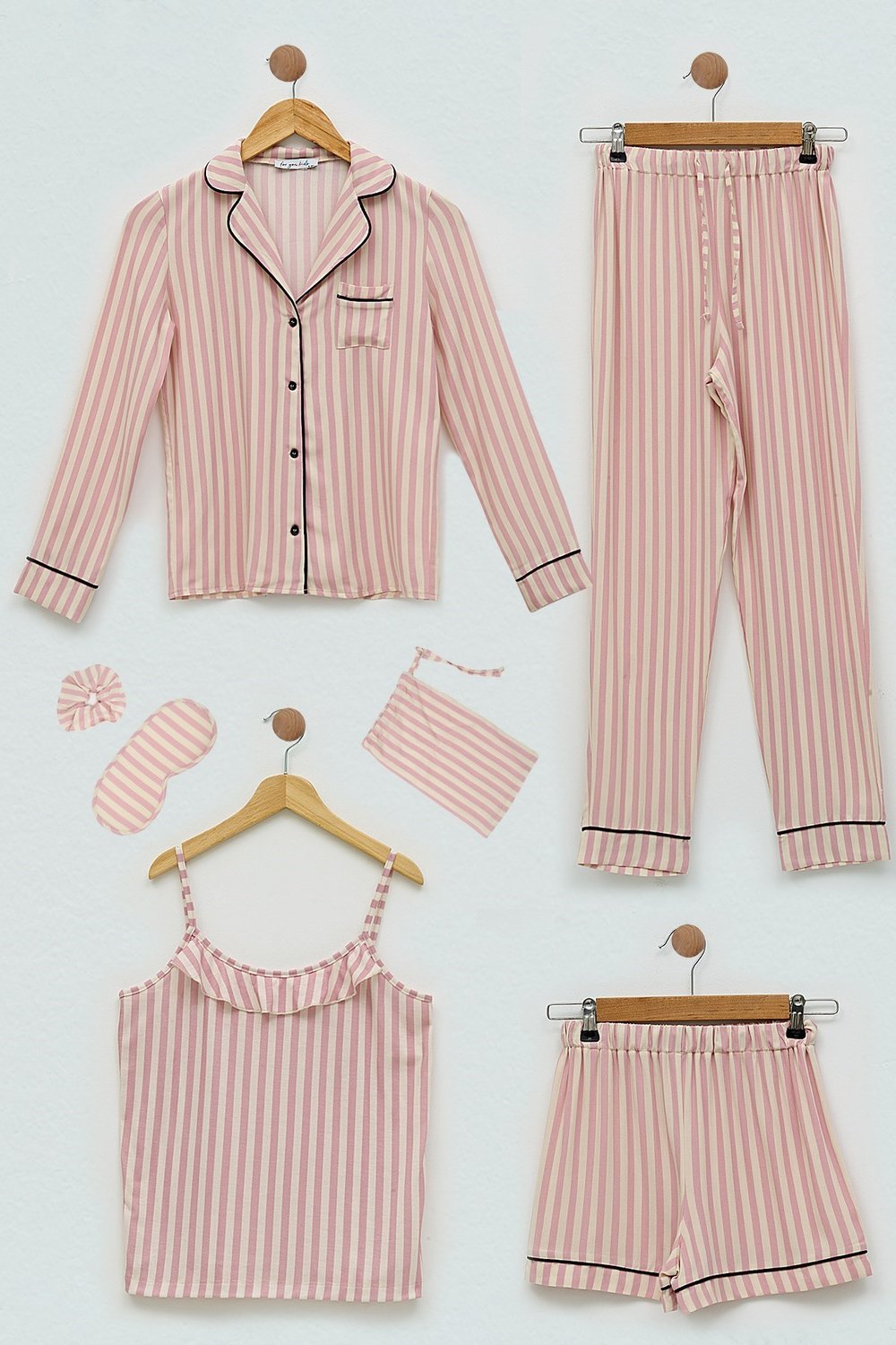7li-viskon-biyeli-cizgili-fusya-pijama-7c36c0.jpg