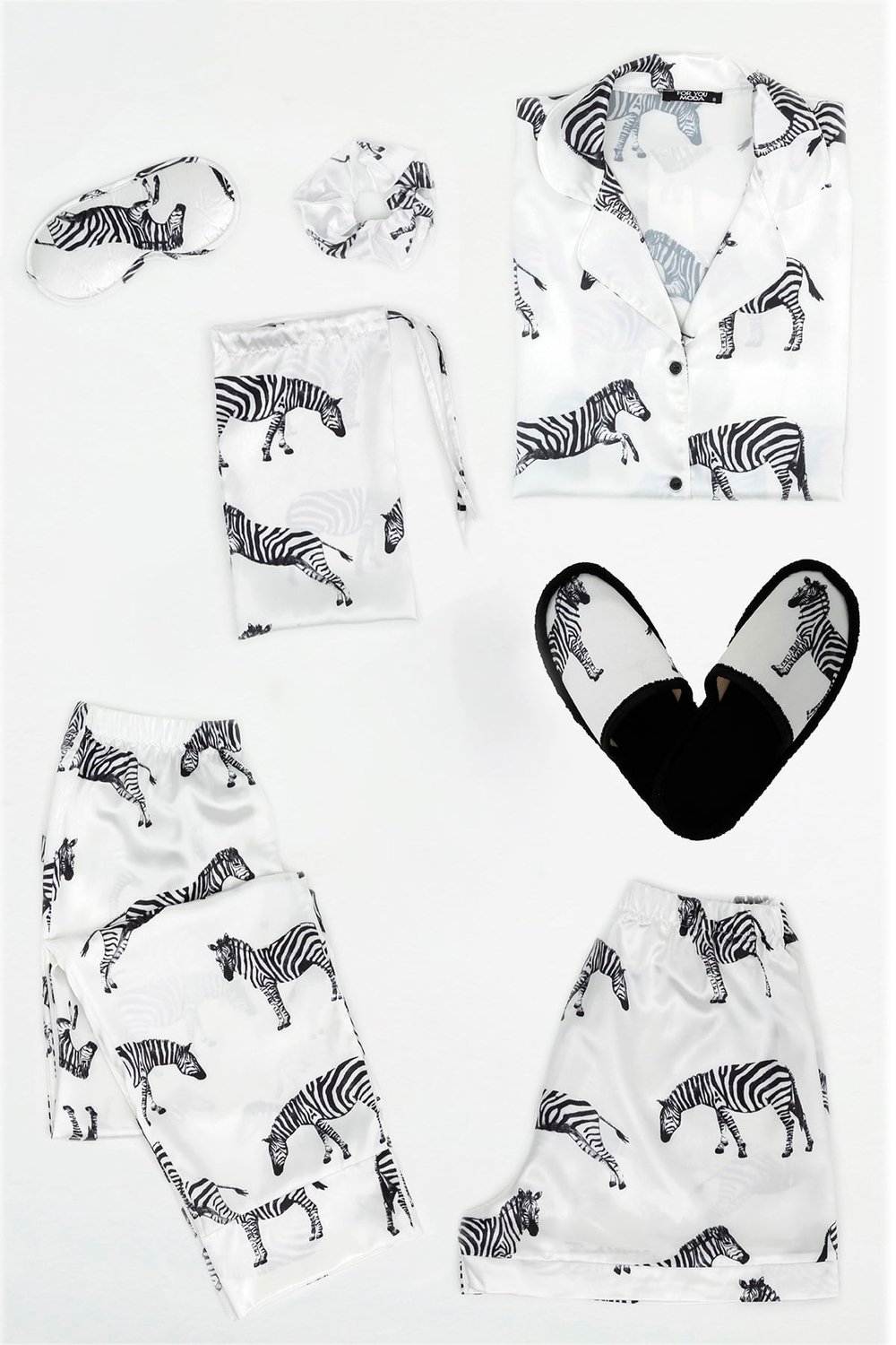 7li-zebra-desenli-beyaz-saten-pijama-t-e6-a9e.jpg