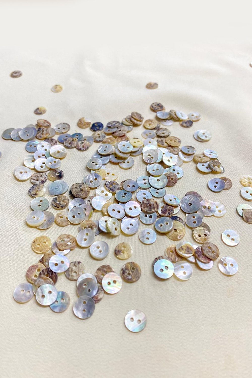 12 Boy 8 mm Çift Delikli Düğme (20 Adet)